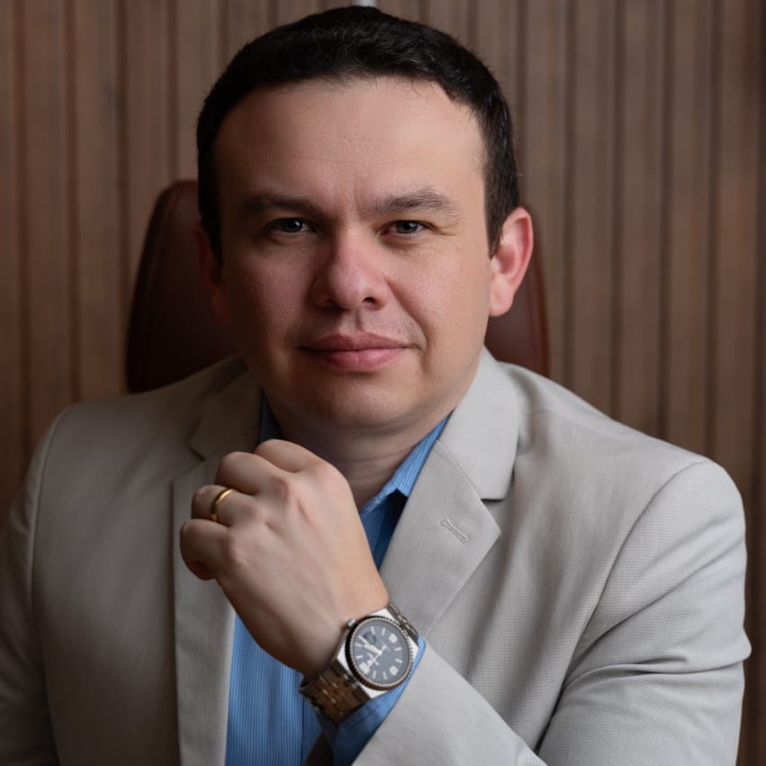 Dr. Victor Silveira